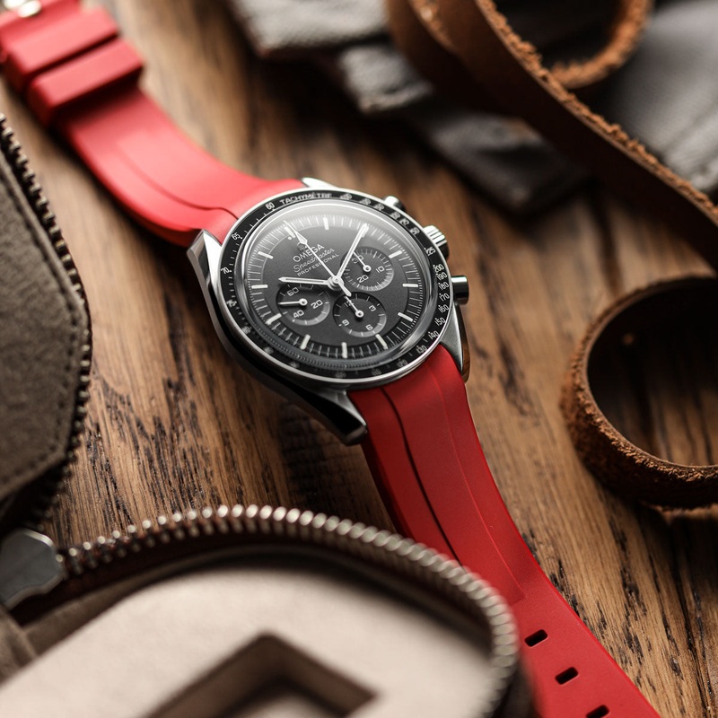 WatchGecko Curved Ends Rubber Watch Strap – Red