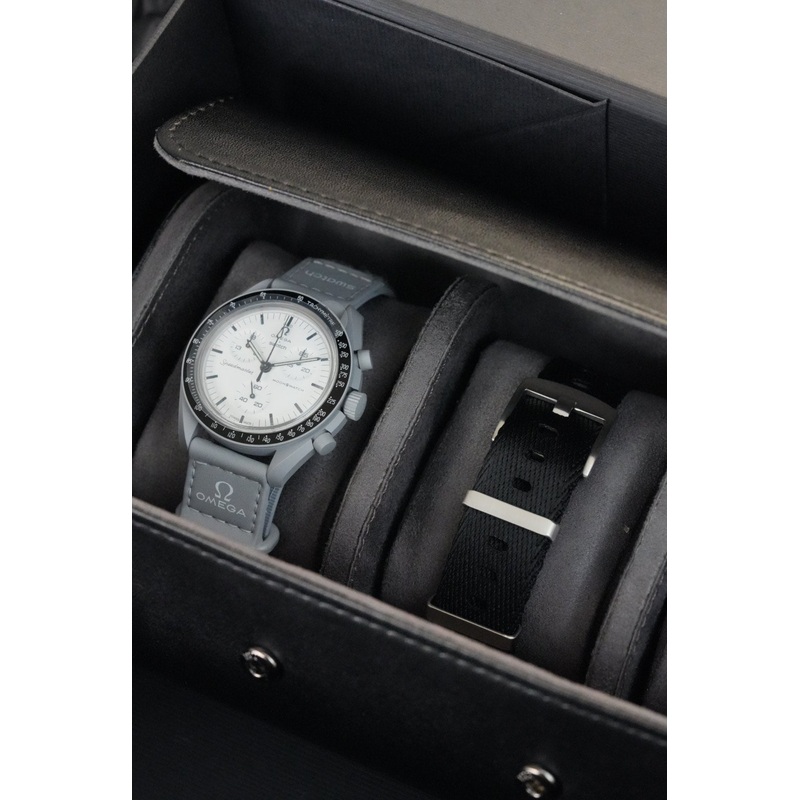 1965 MoonSwatch Travel Set