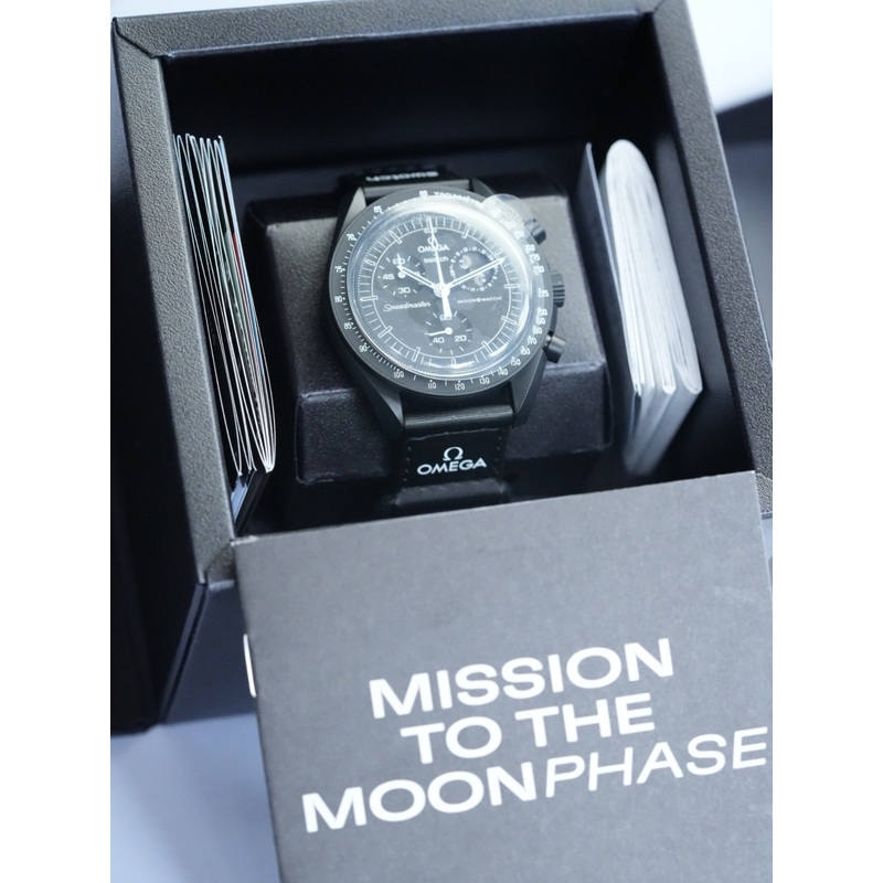 Black Snoopy MoonSwatch Travel Set