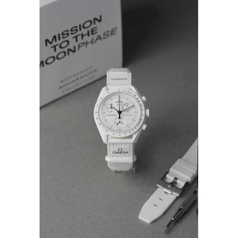 Swatch x OMEGA Mission To Moonphase ‘Classic Bundle’ Snoopy White