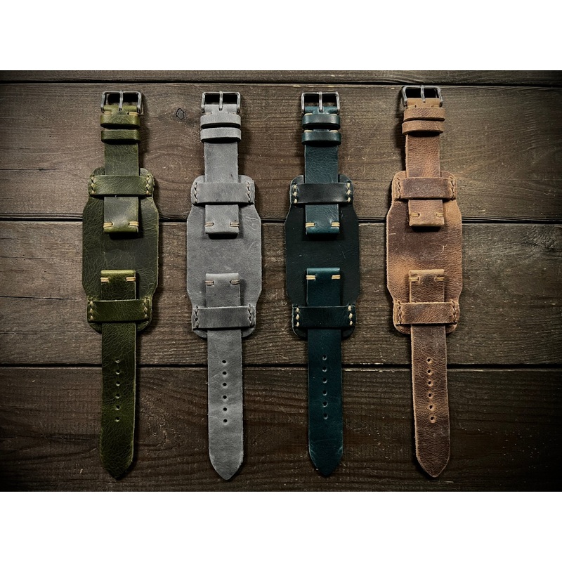 Bunds straps – ready to ship/ Italian Badalassi left: olive wax