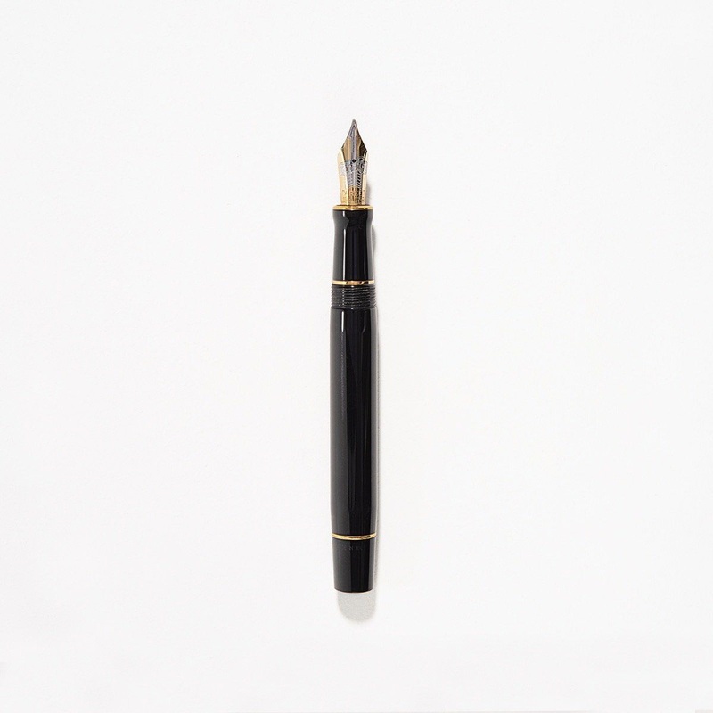 Parker Duofold Classic Black Gold NIB – F