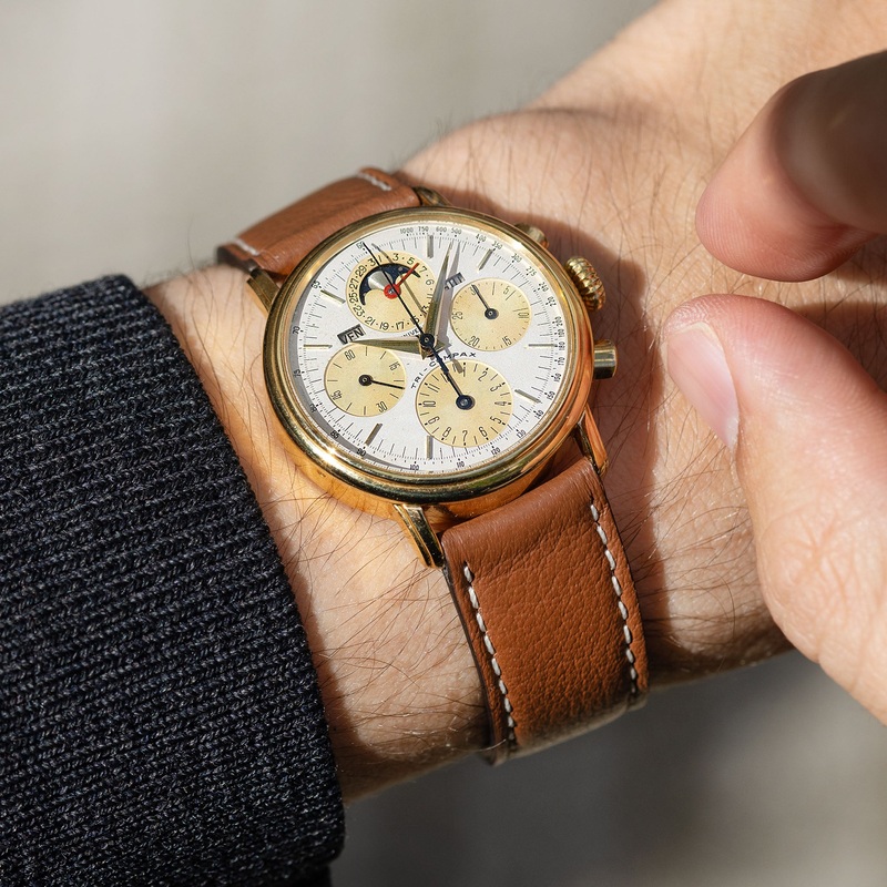 Universal Genve Tri-Compax in 18k Yellow Gold with Original Box and Guarantee Paper Ref 1.281.100