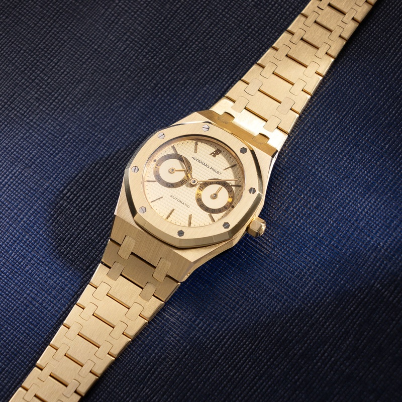 Audemars Piquet Royal Oak Day date “Owl ” in 18 k yellow gold ref 5572BA Cream dial